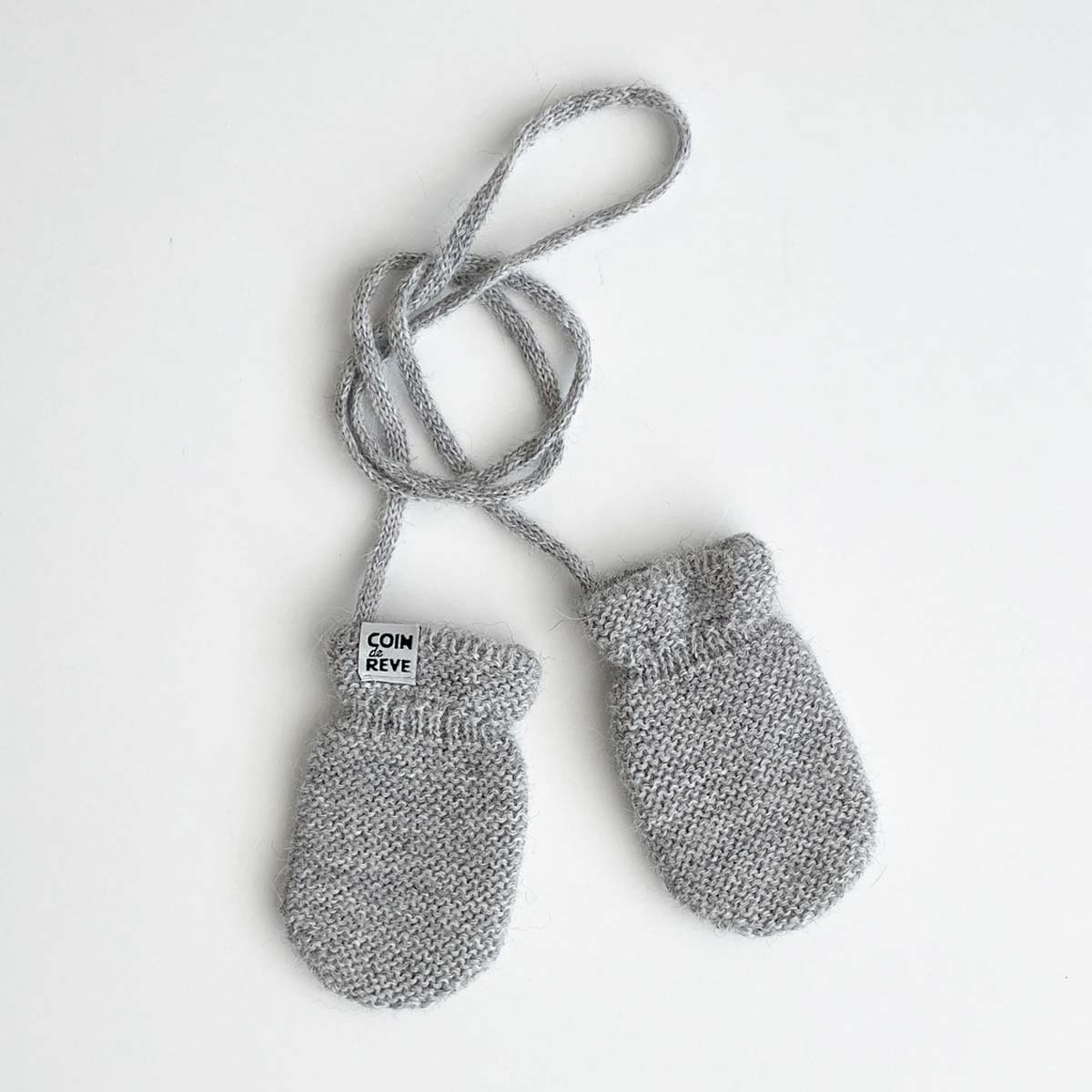 Stickade babyvantar utan tumme i grå premium baby alpaca