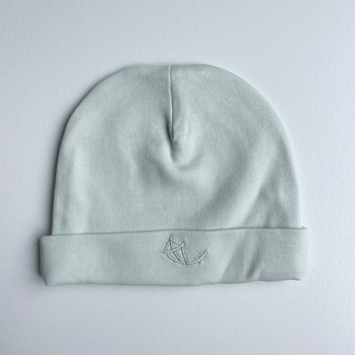 Mintfärgad babymössa i mjuk ekologisk pimabomull